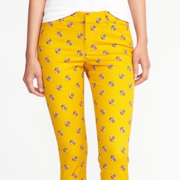 Old Navy Pants - Old Navy Mid-Rise Pixie Ankle Pants for Women